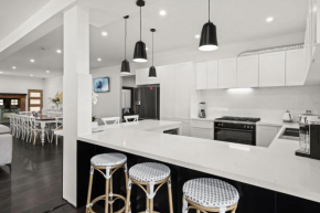 Holiday Homestead - Large Farm Stay Style Home Falls Creek
